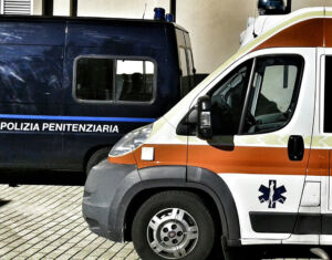 Ambulanza sotto scorta: come si procede quando il paziente è un detenuto