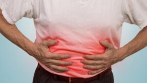 Cancro allo stomaco: quali sono gli 8 campanelli d’allarme?