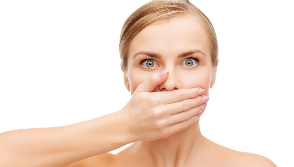 Sapore metallico in bocca: scopri le cause e rimedi
