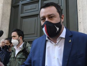 Salvini “Diventare indipendenti per la produzione dei vaccini”