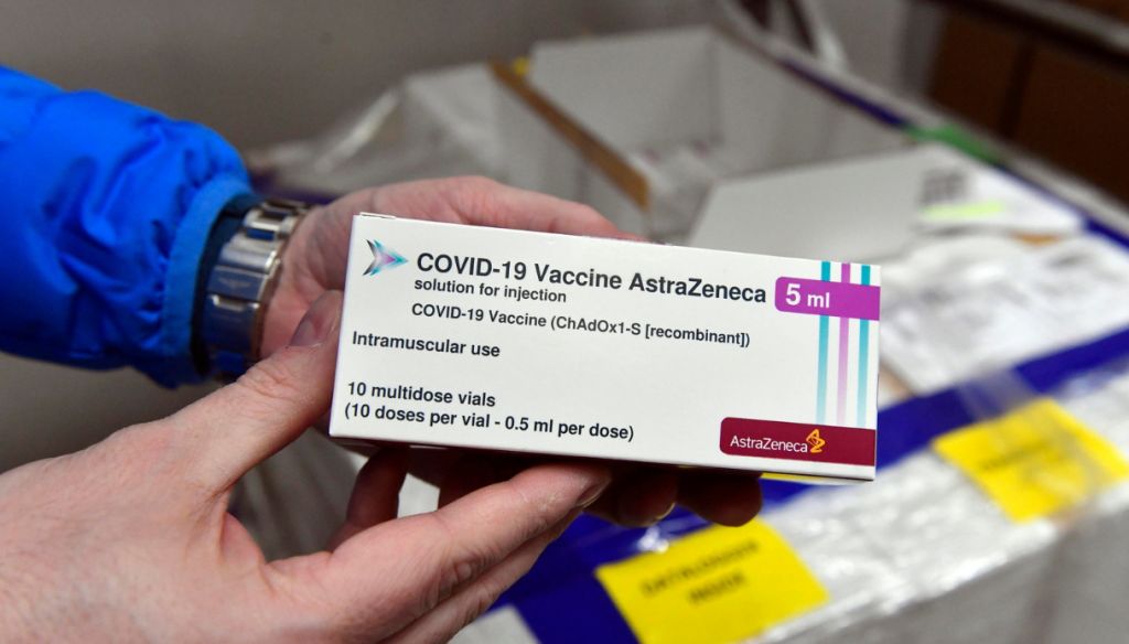 Cosa c’è scritto nel bugiardino del vaccino Vaxzevria (AstraZeneca)?