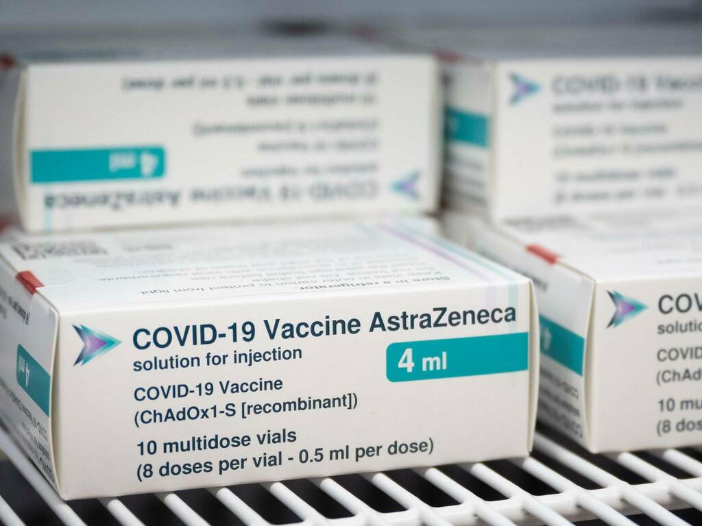 AstraZeneca, nuova nota dell’EMA sul vaccino anti Covid-19