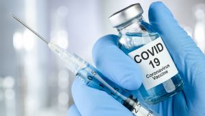 Vaccino anti Covid-19, la terza dose serve davvero per tutti?