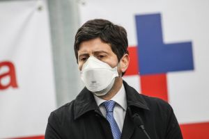 Speranza “Sbaglia chi fa politica su epidemia”