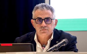 Pregliasco: “Non è possibile stabilire quando togliere le mascherine”