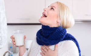Come fare i gargarismi per il mal di gola? I rimedi naturali
