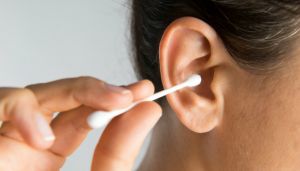 Quante volte bisogna lavarsi le orecchie a settimana?