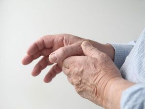 I 6 campanelli d’allarme dell’artrite reumatoide