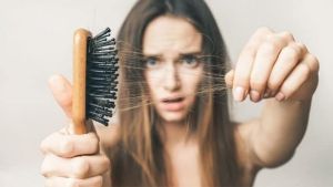 Autunno e inverno: cosa fare se i capelli cadono come le foglie