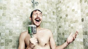 Perché cantiamo sotto la doccia? Quali sono gli effetti?