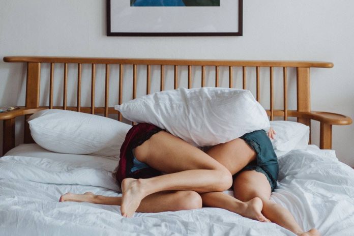 coppia letto