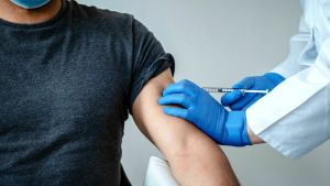 Obbligo vaccinale per la Polizia, cosa rischiano gli agenti non vaccinati