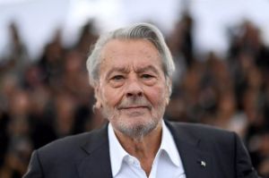 Il figlio di Alain Delon: “Mio padre ha scelto l’eutanasia, lo aiuterò a morire”