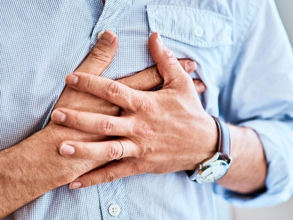 Infarto, strano sintomo spia e 8 campanelli d’allarme