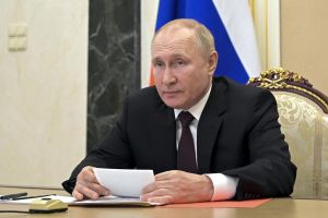 Putin è malato? “Si cura con sangue di cervo”