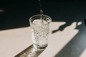 Maturità 2022, cosa può succedere allo studente se beve poca acqua