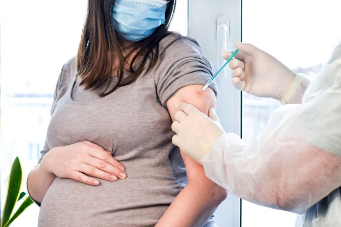 Mamma vaccinata contro il Covid-19