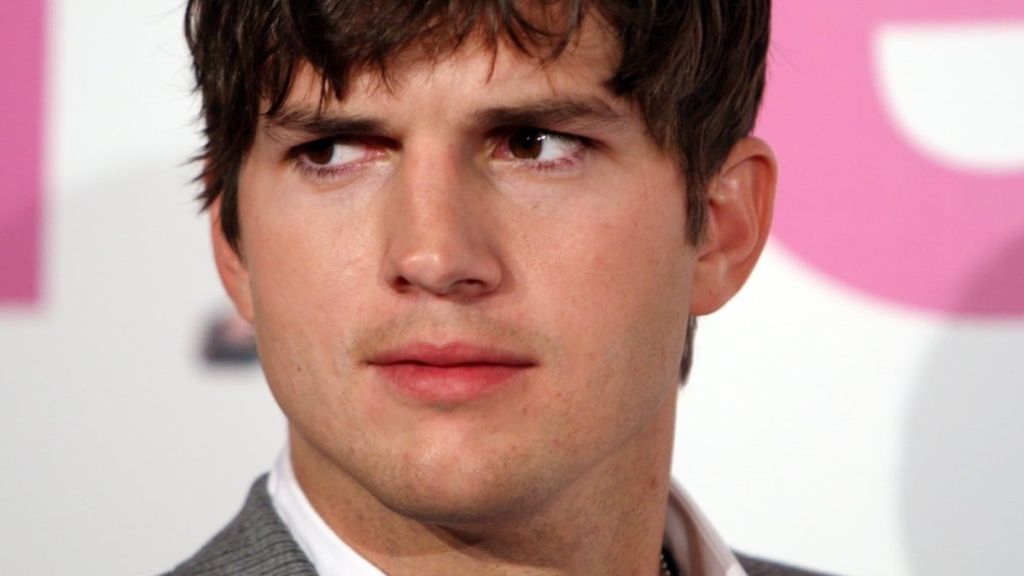 Ashton Kutcher rivela la sua malattia rara, “sono fortunato ad essere vivo”