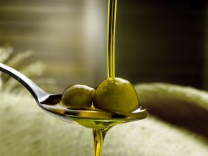 Olio evo italiano, benefici per la salute e come riconoscerlo