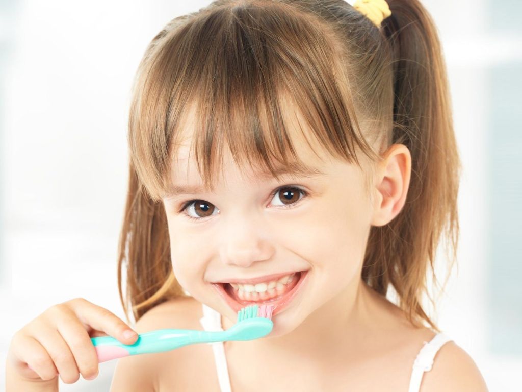 Cosa rischiano i bambini se si lavano troppo spesso i denti