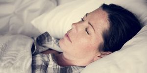 Dormi meno di 5 ore a notte? Rischi di sviluppare queste gravi malattie