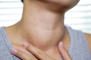 Tiroide iperattiva: cos'è, sintomi, cause e cura.
