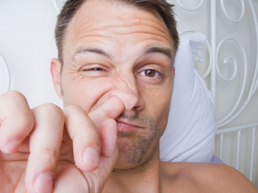 Mettersi le dita nel naso può causare l’Alzheimer?