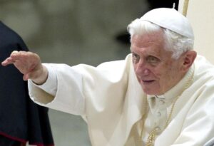 Papa Ratzinger sta male.