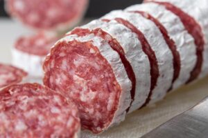 Il salame fa bene o male alla salute? Scopri come stanno le cose