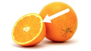 Anche tu mangi la parte bianca dell’arancia? Scopri se fa bene alla salute