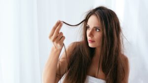 Capelli sporchi? 4 trucchi geniali per sembrare appena usciti dal parrucchiere