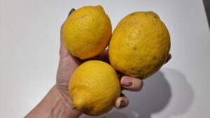Gola infiammata? Scopri il rimedio naturale a base di limone. Funziona davvero!