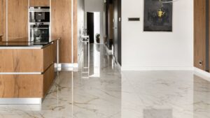 Ottieni un pavimento in marmo incredibilmente lucente in pochi minuti: rivelato il segreto della nonna