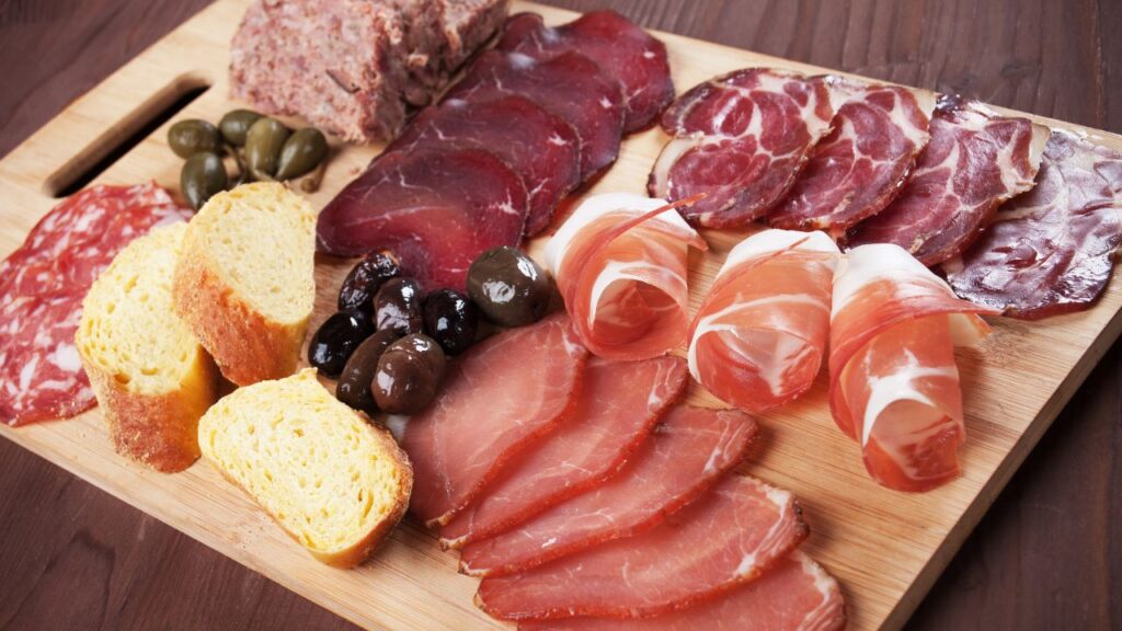 Ti piacciono i salumi? Ecco quali preferire per il tuo benessere