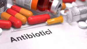 Quali alimenti evitare quando assumiamo un antibiotico? La lista