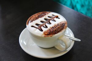 Sei un fan del cappuccino? Come montare il latte per farlo in casa