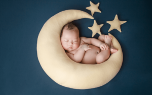 Perché è bene avere un cuscino per non far girare il neonato?