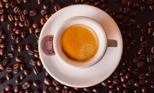 Svelato il mistero: quanta caffeina contiene il decaffeinato?
