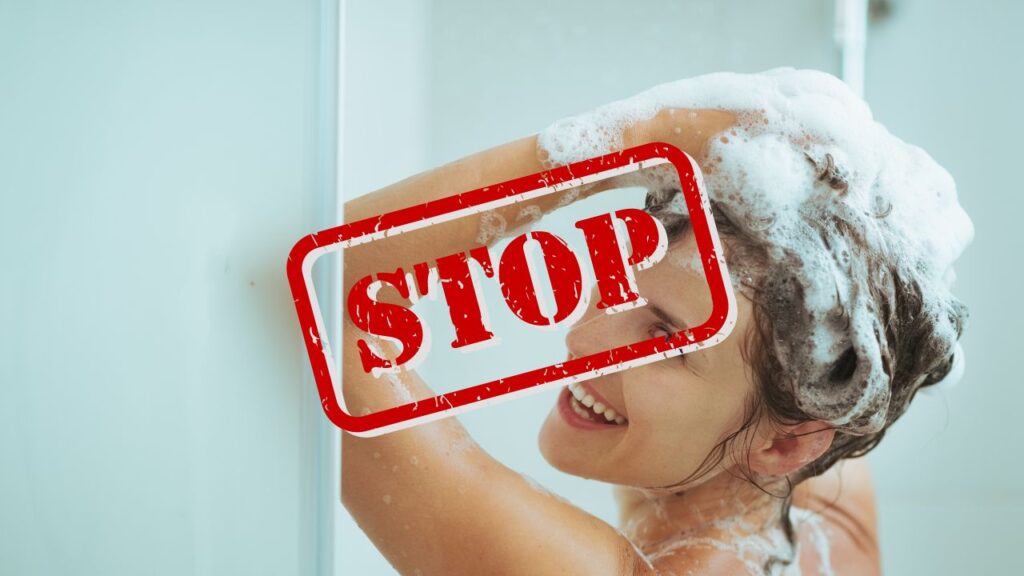 Lavaggio dei capelli: è meglio usare l’acqua calda o l’acqua fredda? Ecco la risposta che non ti aspettavi