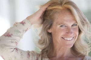 L'impatto della menopausa sui capelli.