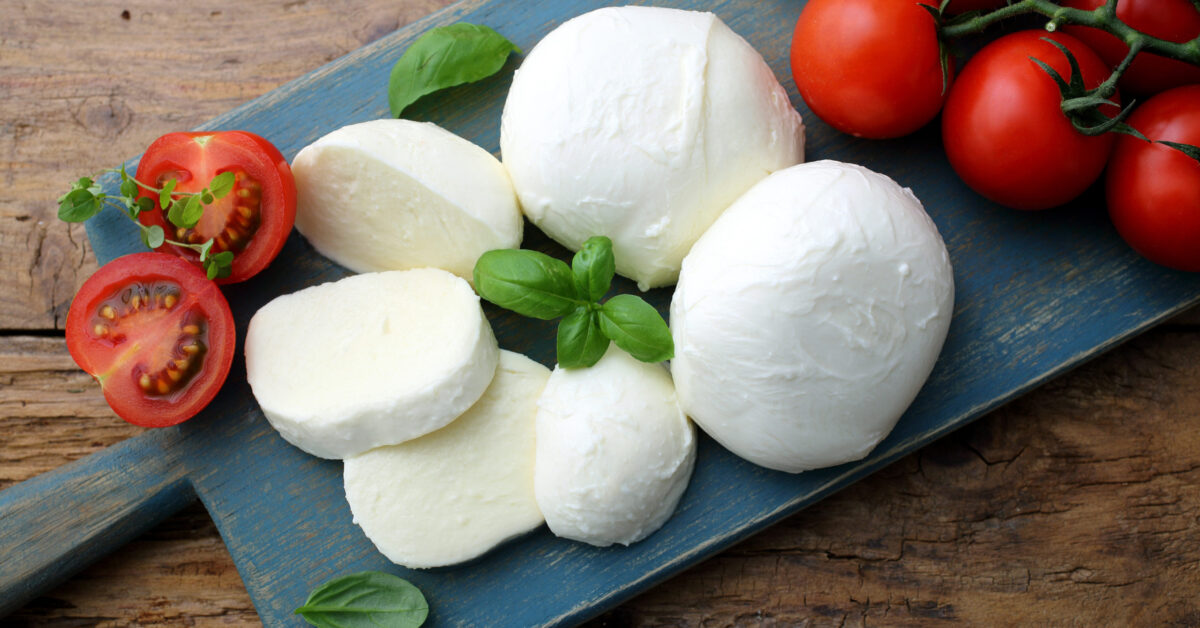 Mozzarella senza lattosio: fa male alla salute?