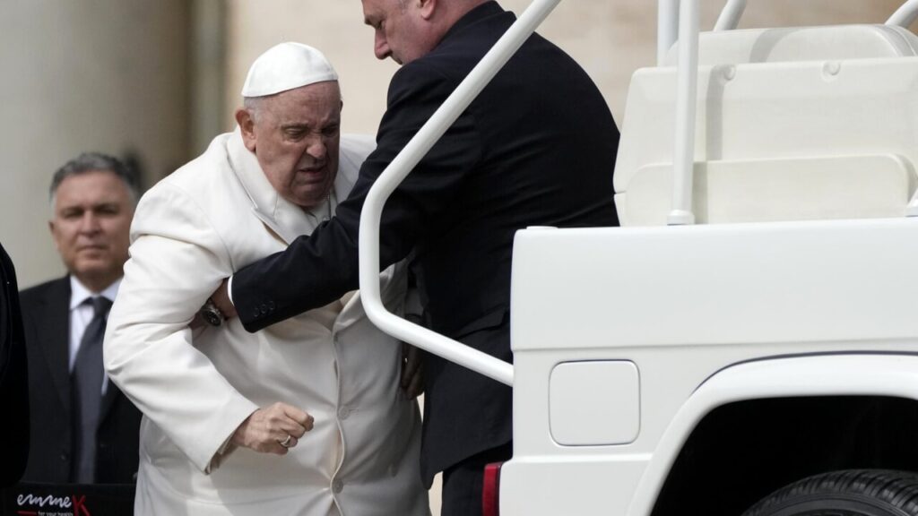 Papa Francesco ricoverato al Gemelli di Roma.