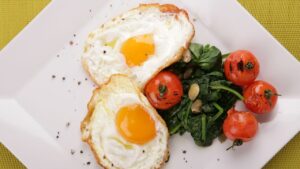 Cosa dovresti mangiare a colazione per sentirti energico durante tutta la giornata