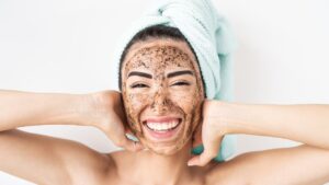 Pelle perfetta con questi scrub viso fai da te: risultati sorprendenti con ingredienti semplici e naturali