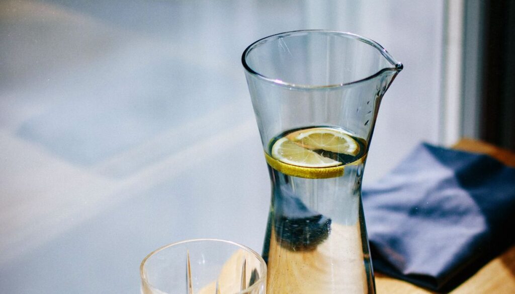 acqua e limone al mattino