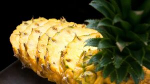 Ananas: scopri i benefici incredibili di questo frutto tropicale