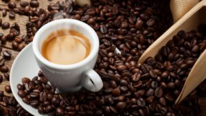 Cinque caffè al giorno: scopri le conseguenze per la tua salute!