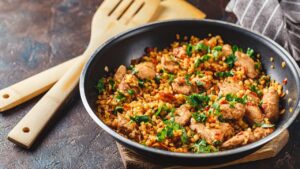 Piatto salutare e facilissimo da preparare:  Cous cous con pollo e verdure. Ideale in questo periodo!