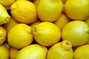 Cosa succede al tuo corpo se mangi un limone ogni giorno: gli effetti sbalorditivi