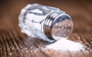 Scopri cosa succede al tuo corpo se esageri con il sale